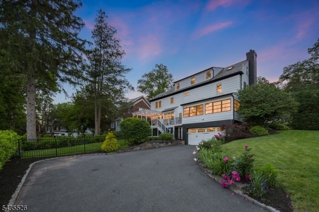 41 Crestwood Dr, Maplewood Twp., NJ 07040