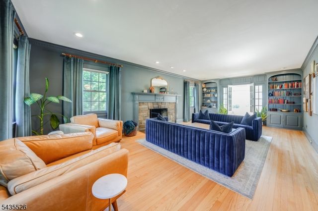 41 Crestwood Dr, Maplewood Twp., NJ 07040