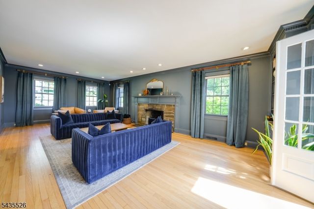 41 Crestwood Dr, Maplewood Twp., NJ 07040