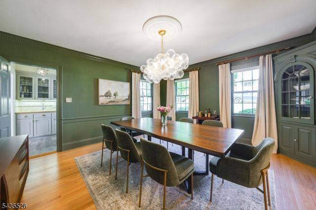 41 Crestwood Dr, Maplewood Twp., NJ 07040