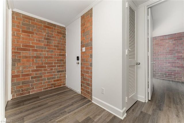 1757 S Hawthorne Road, Winston-salem, NC 27103