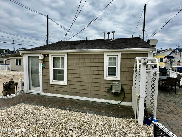 37 E Flamingo Way, Lavallette, NJ 08735
