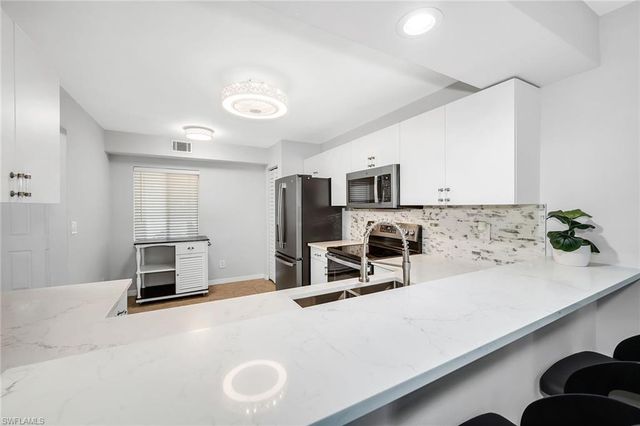 925 New Waterford DR 104, Naples, FL 34104