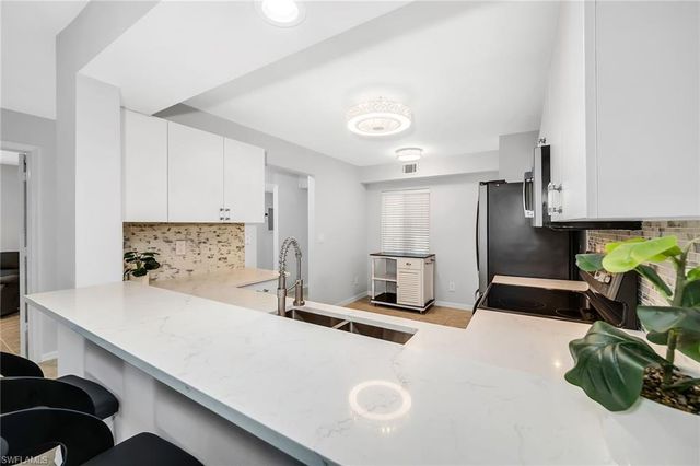 925 New Waterford DR 104, Naples, FL 34104