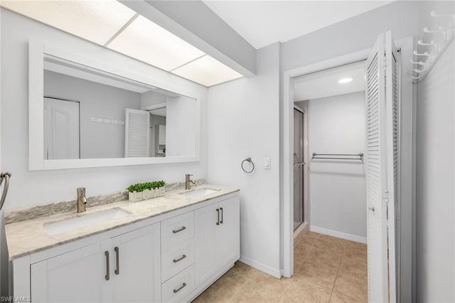 925 New Waterford DR 104, Naples, FL 34104