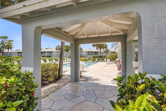 925 New Waterford DR 104, Naples, FL 34104
