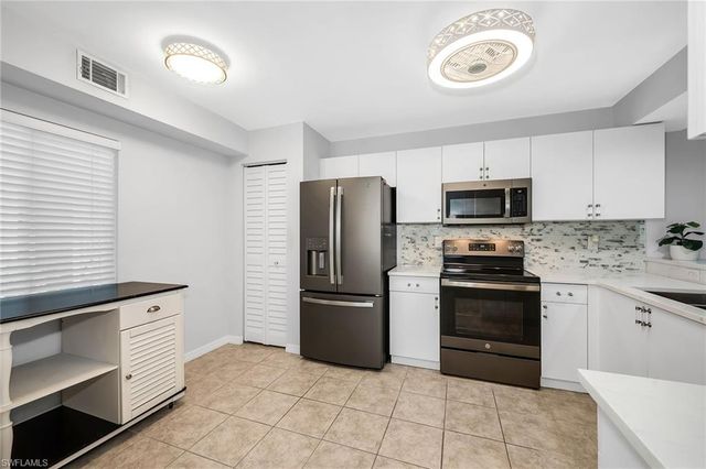 925 New Waterford DR 104, Naples, FL 34104