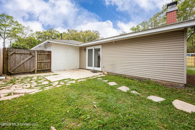 2808 Lawnwood Drive, Ocean Springs, MS 39564