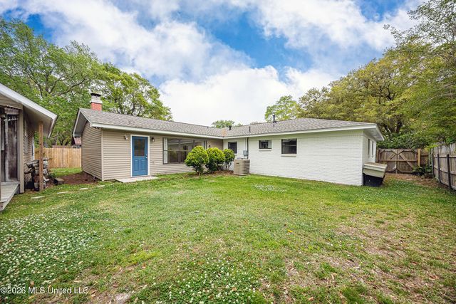 2808 Lawnwood Drive, Ocean Springs, MS 39564