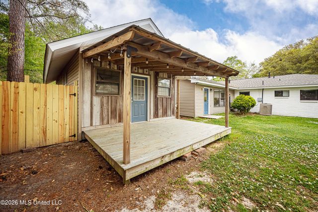 2808 Lawnwood Drive, Ocean Springs, MS 39564