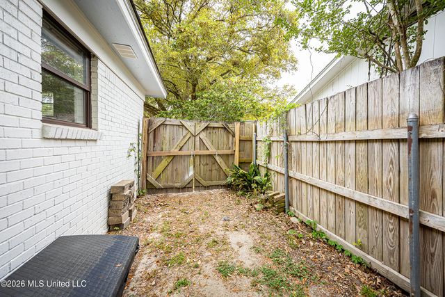 2808 Lawnwood Drive, Ocean Springs, MS 39564