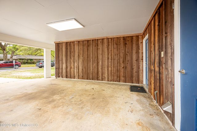 2808 Lawnwood Drive, Ocean Springs, MS 39564