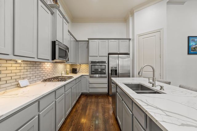 1337 W 24th Street, Houston, TX 77008