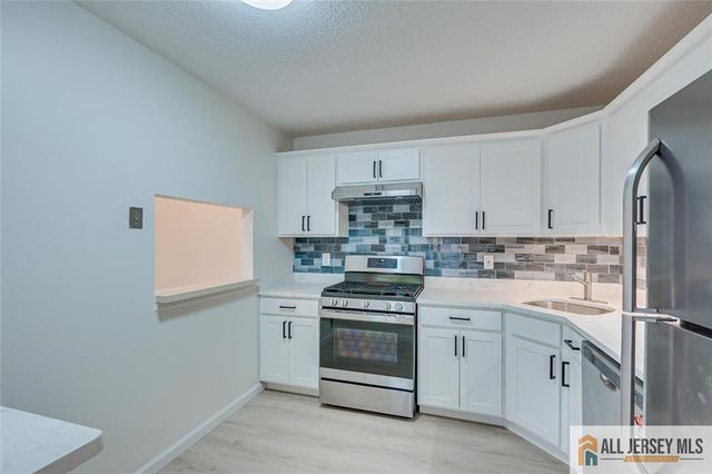 64 Taylor Drive 3212, Franklin Park, NJ 08823