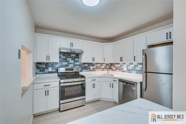 64 Taylor Drive 3212, Franklin Park, NJ 08823