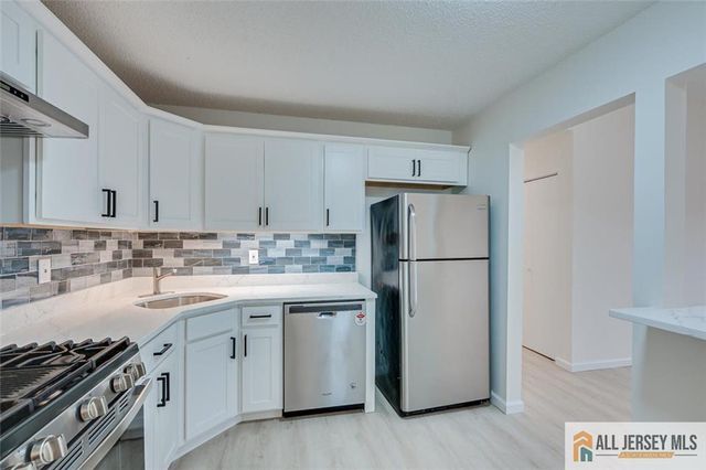 64 Taylor Drive 3212, Franklin Park, NJ 08823