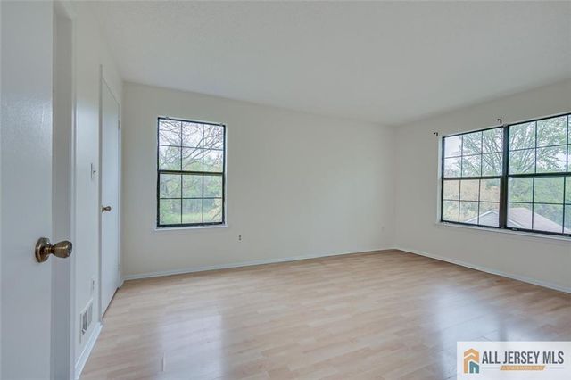 64 Taylor Drive 3212, Franklin Park, NJ 08823