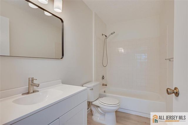 64 Taylor Drive 3212, Franklin Park, NJ 08823