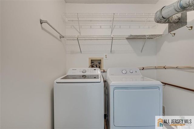 64 Taylor Drive 3212, Franklin Park, NJ 08823