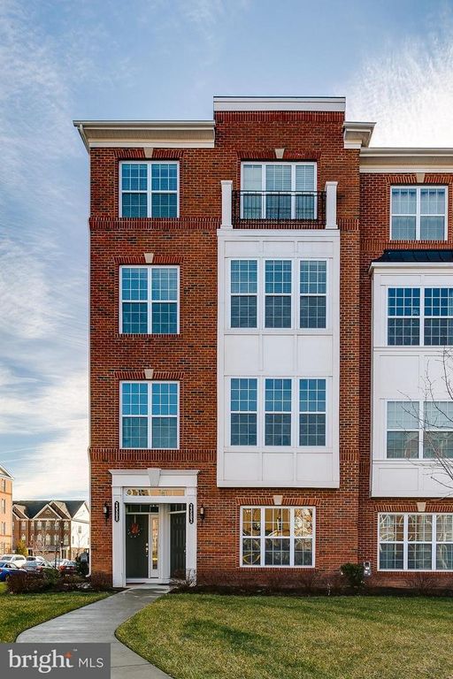 23502 BELVOIR WOODS TER, Ashburn, VA 20148