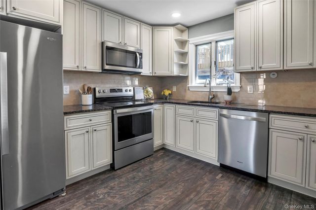 7 Miller Drive, Lake Grove, NY 11755