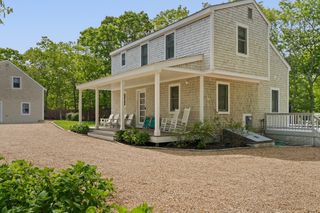 4 Hye Ln, Edgartown, MA 02539