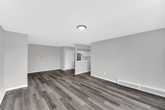 159 W Elk Trail 356, Carol Stream, IL 60188