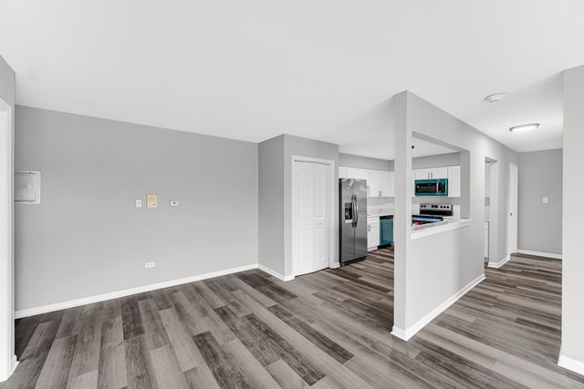 159 W Elk Trail 356, Carol Stream, IL 60188