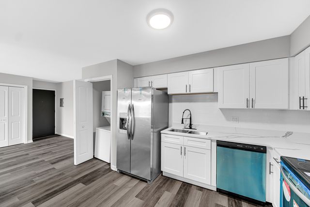 159 W Elk Trail 356, Carol Stream, IL 60188