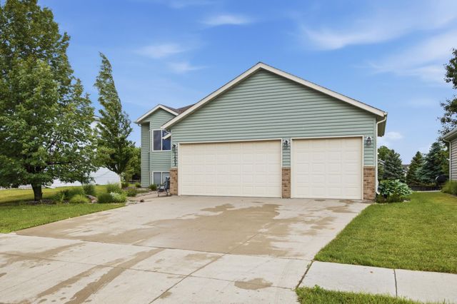 1403 35th Street Circle S, Moorhead, MN 56560