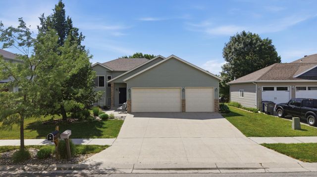 1403 35th Street Circle S, Moorhead, MN 56560