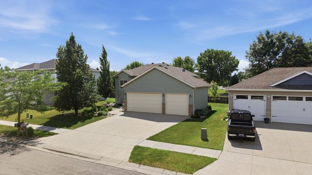 1403 35th Street Circle S, Moorhead, MN 56560