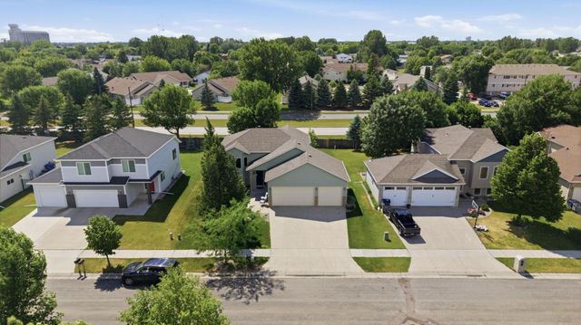 1403 35th Street Circle S, Moorhead, MN 56560