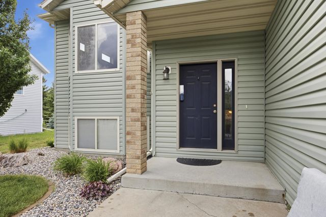 1403 35th Street Circle S, Moorhead, MN 56560