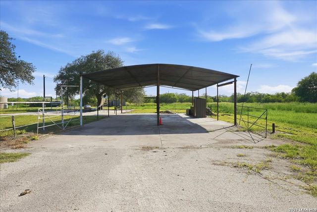 955 S HIGHWAY 37 ACCESS, George West, TX 78022