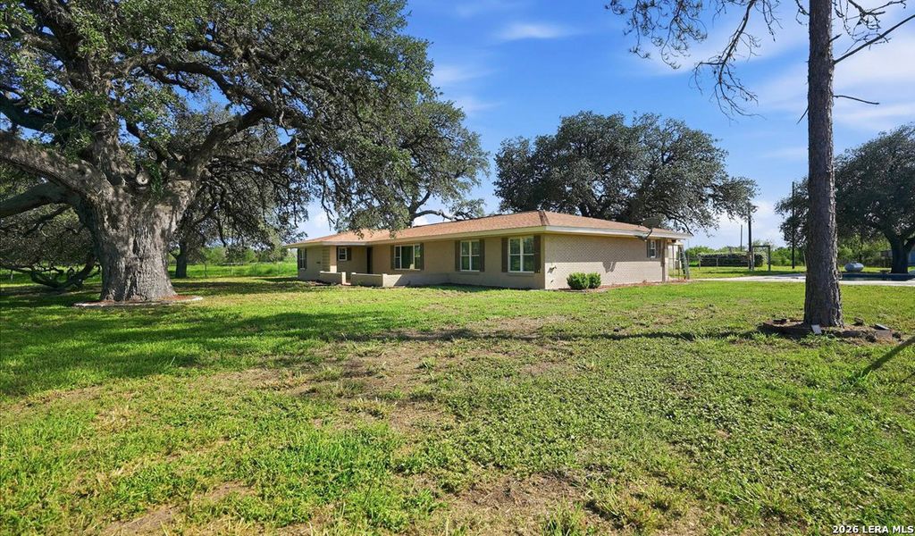 955 S HIGHWAY 37 ACCESS, George West, TX 78022
