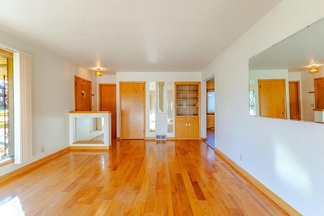 2254 W Bolivar AVENUE, Milwaukee, WI 53221