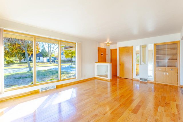 2254 W Bolivar AVENUE, Milwaukee, WI 53221