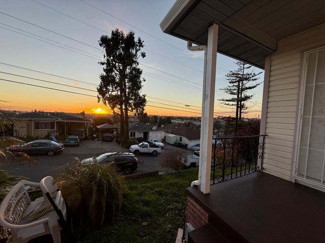 17028 Santa Fe St, Hayward, CA 94541