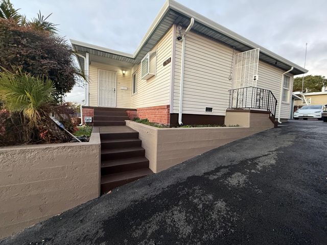 17028 Santa Fe St, Hayward, CA 94541