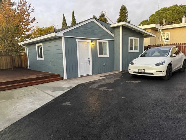 17028 Santa Fe St, Hayward, CA 94541