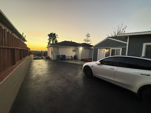 17028 Santa Fe St, Hayward, CA 94541