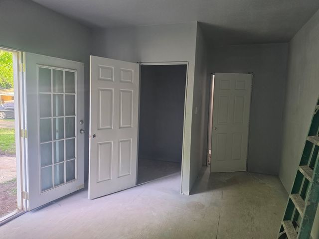 1650 E Polk Street, Paris, TX 75460
