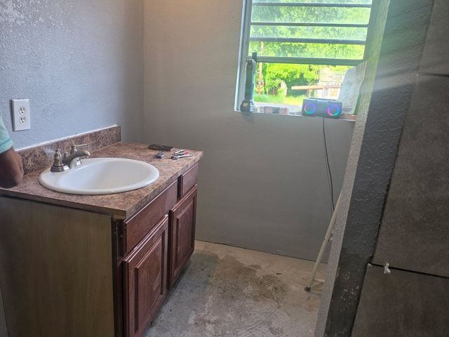 1650 E Polk Street, Paris, TX 75460