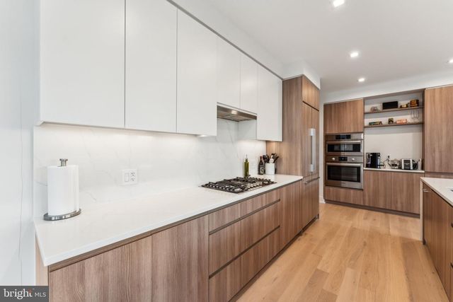 701 Swann Ave Apt 402, Alexandria, VA 22301