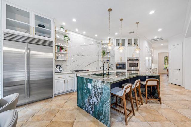 59 Nocturne Woods Place, The Woodlands, TX 77382