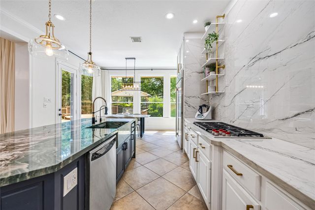 59 Nocturne Woods Place, The Woodlands, TX 77382