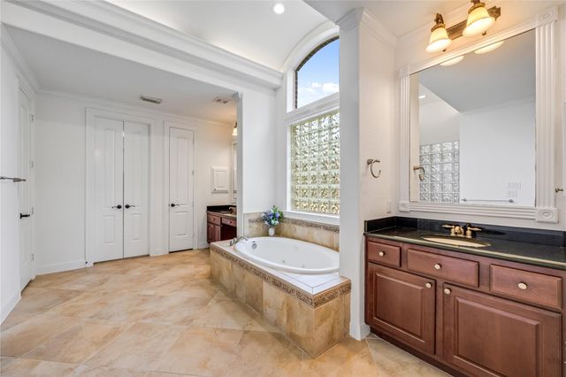 59 Nocturne Woods Place, The Woodlands, TX 77382