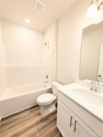 9907 Starling Dr, Pensacola, FL 32506