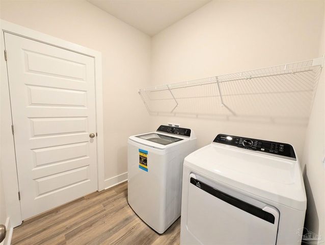 9907 Starling Dr, Pensacola, FL 32506